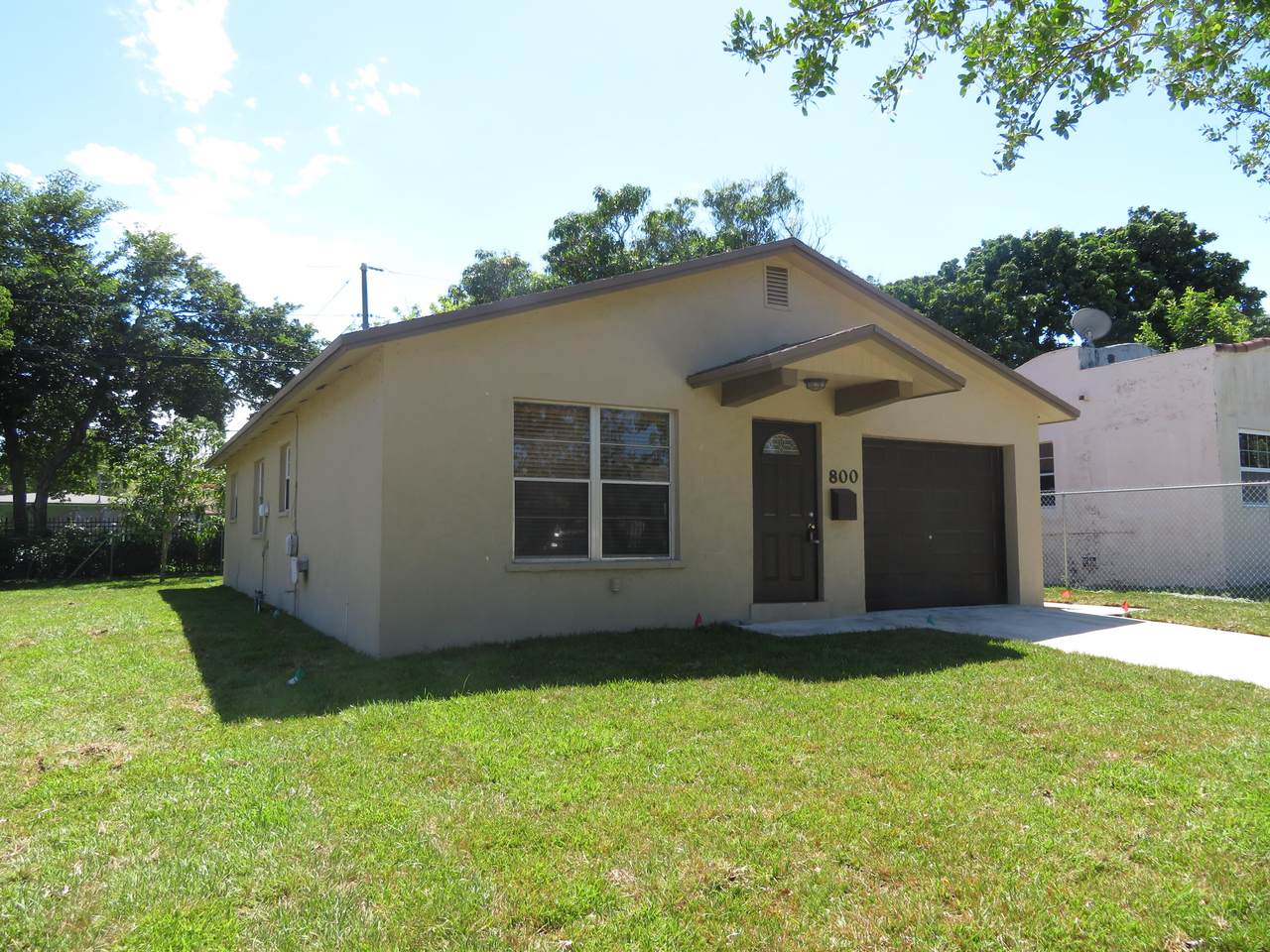 800 30th Court - Photo 1