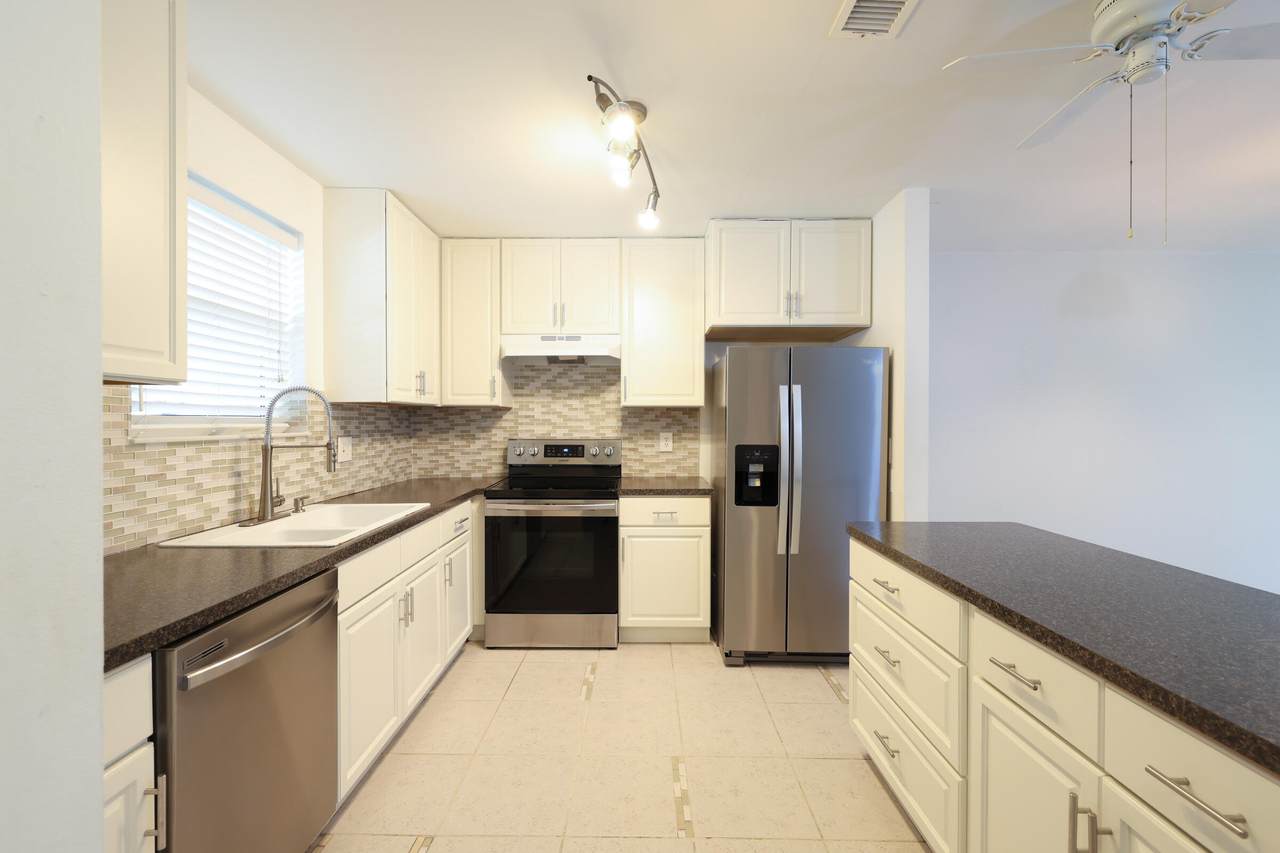 6531 Federal Highway - Photo 1