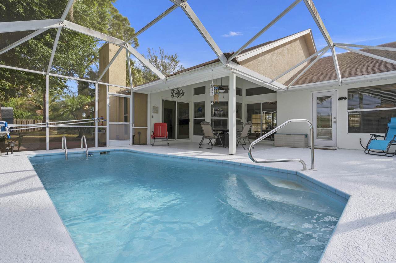 1730 Davis Street - Photo 1