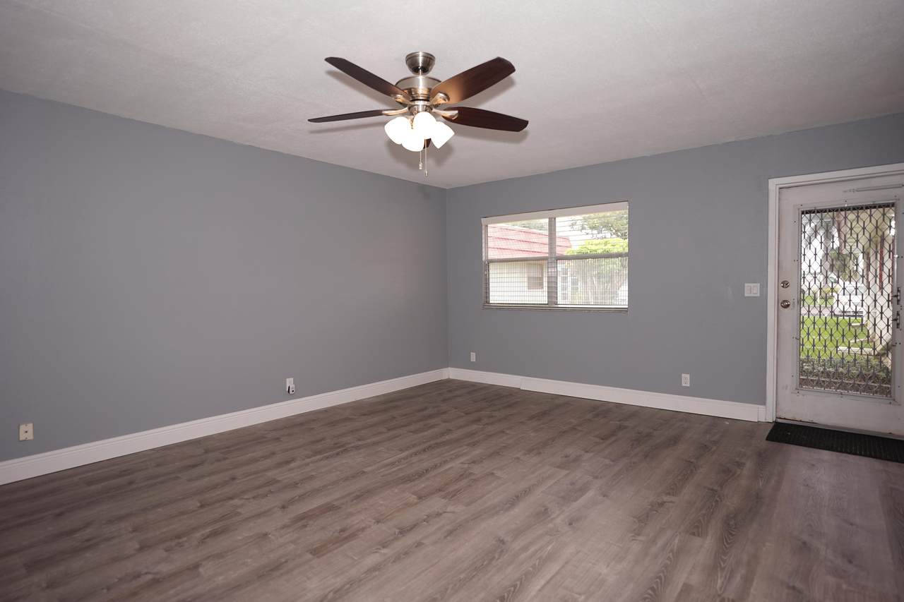220 Waterford J - Photo 1