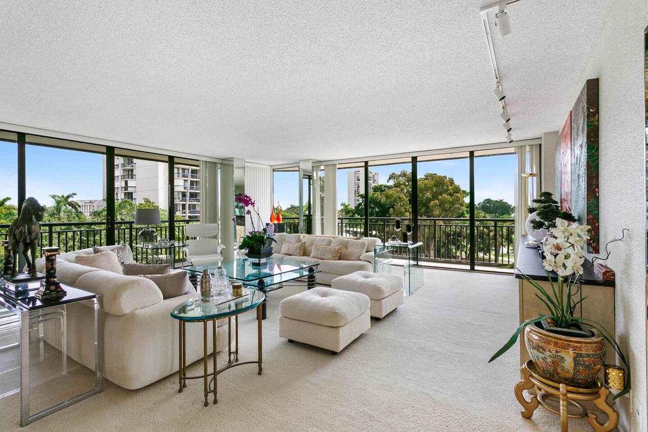 2427 Presidential Way - Photo 1