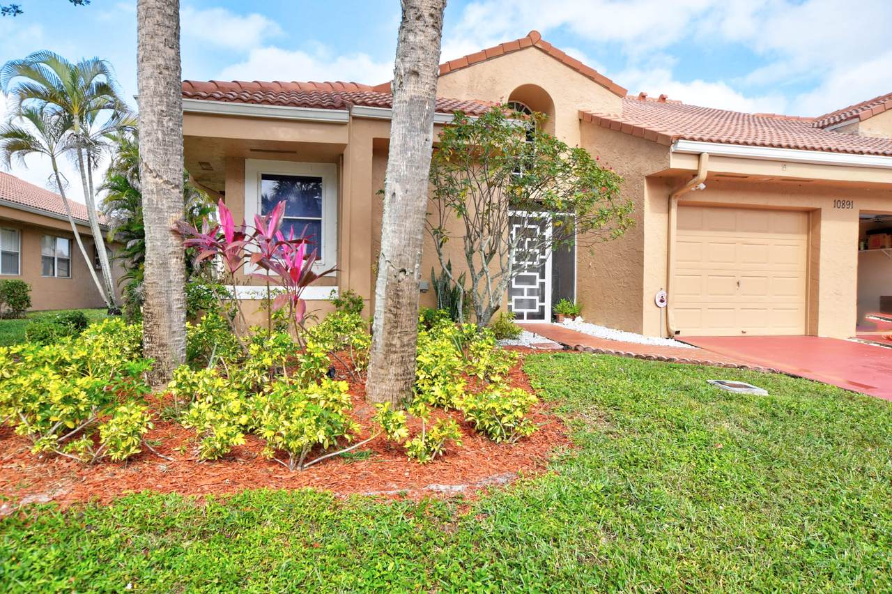 10891 Lakemore Lane - Photo 1