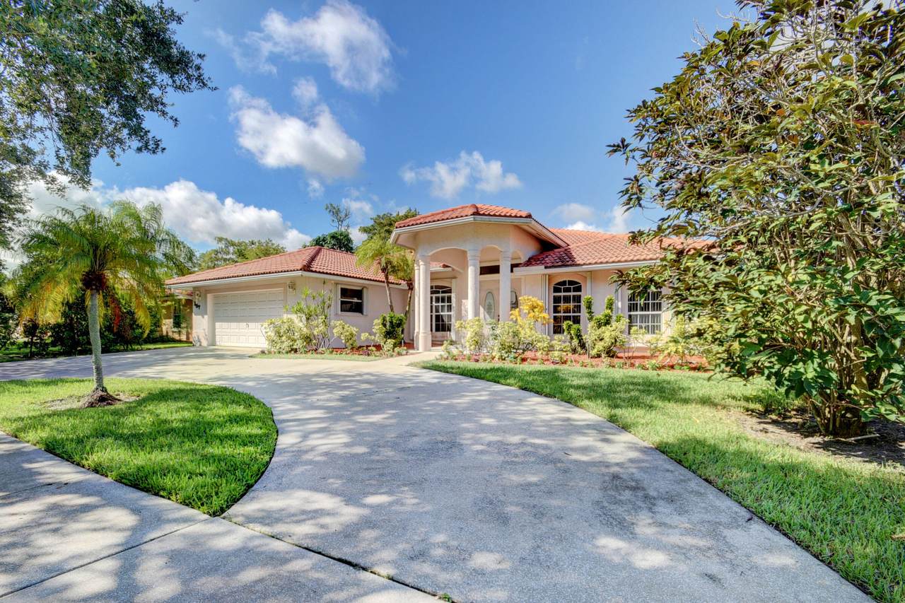 157 Kapok Crescent - Photo 1