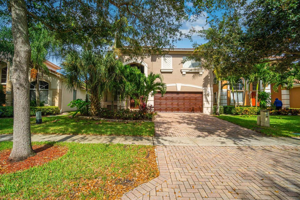 6843 Aliso Avenue - Photo 1