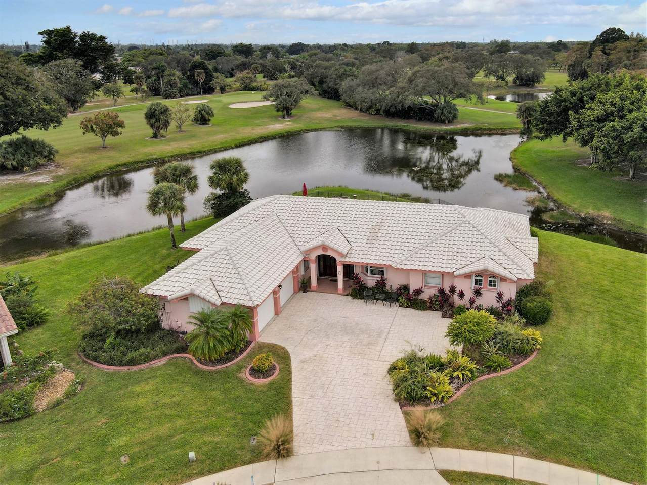 118 Elysium Drive - Photo 1