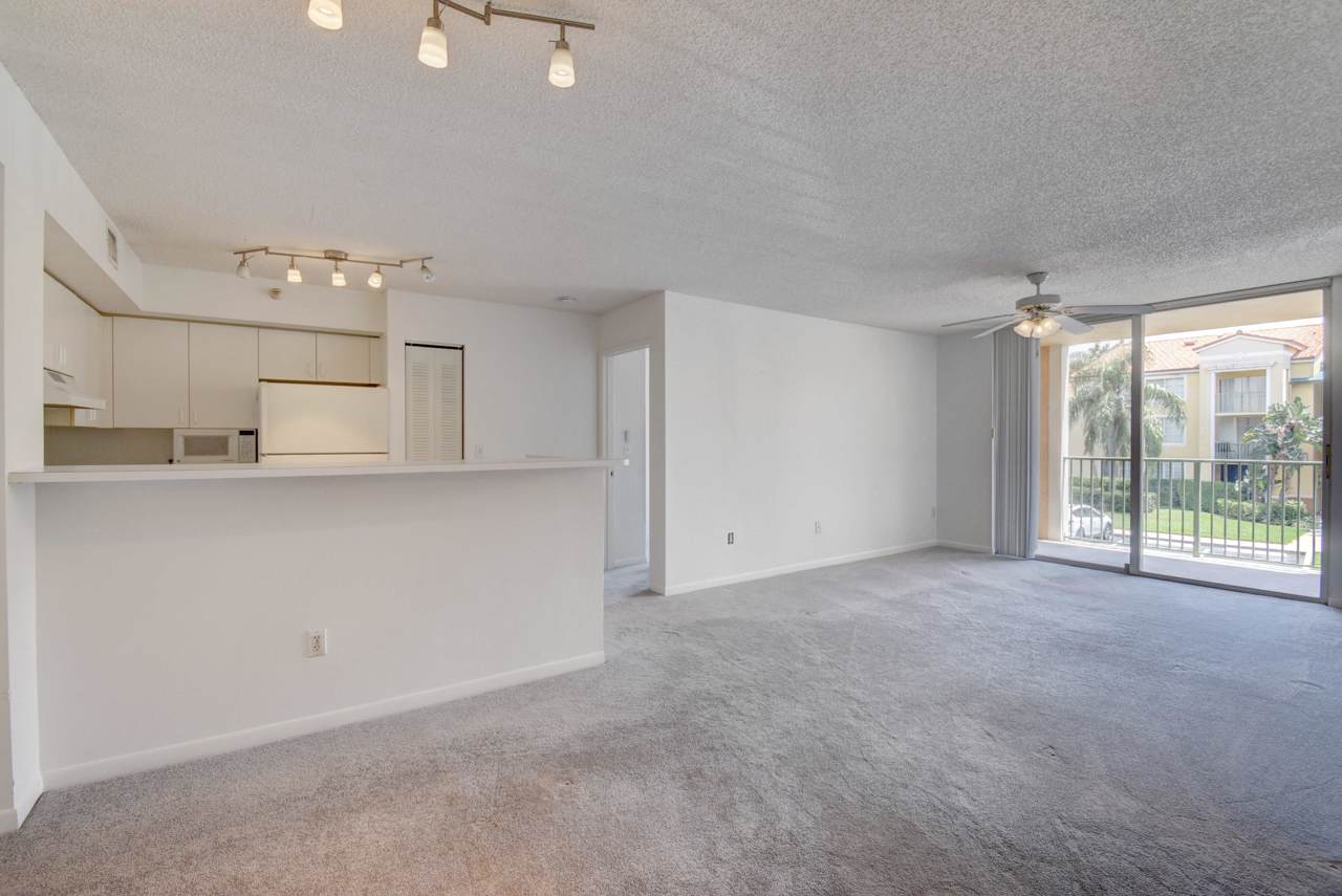 127 Yacht Club Way - Photo 1