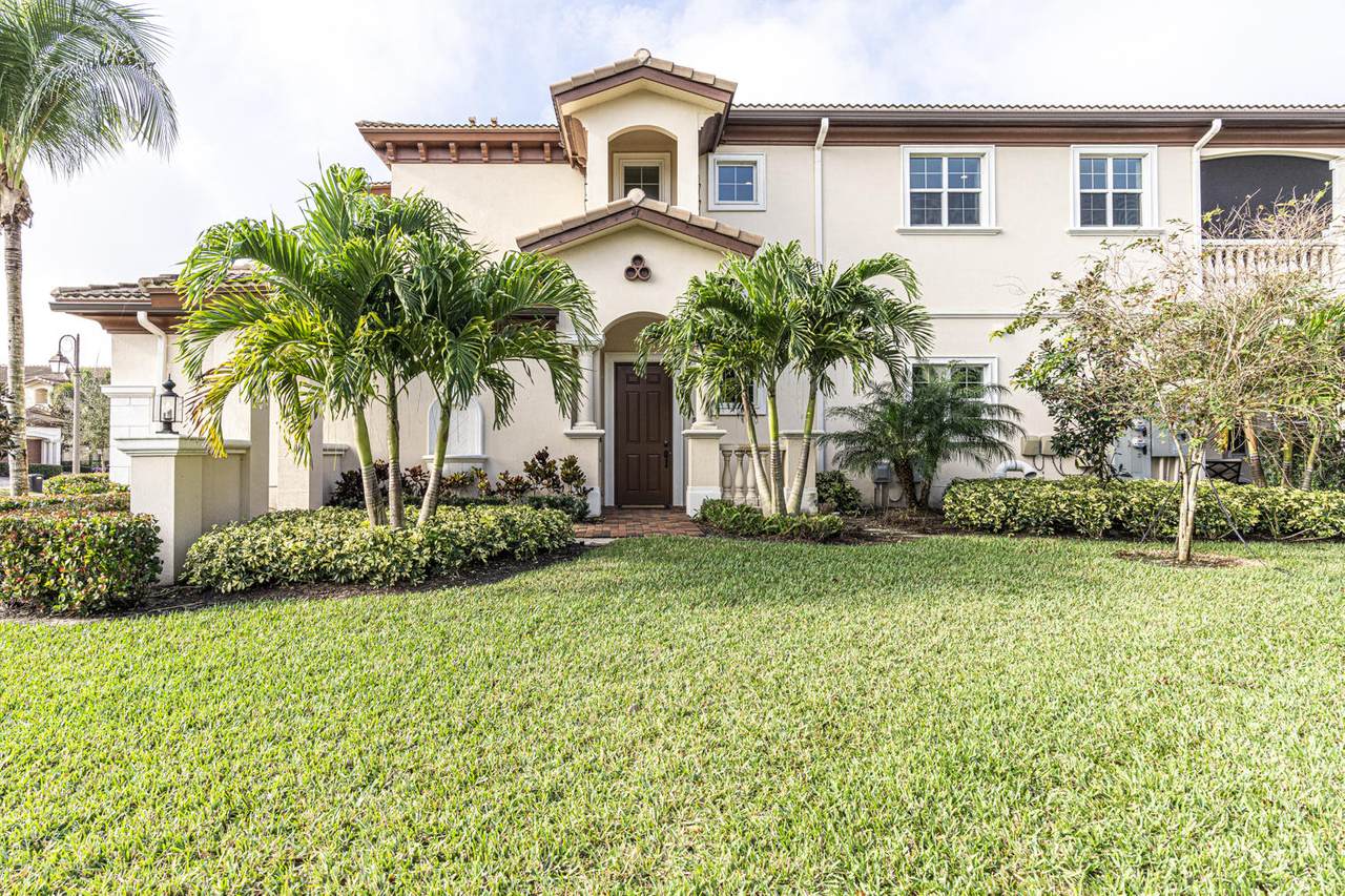 179 Tresana Boulevard - Photo 1