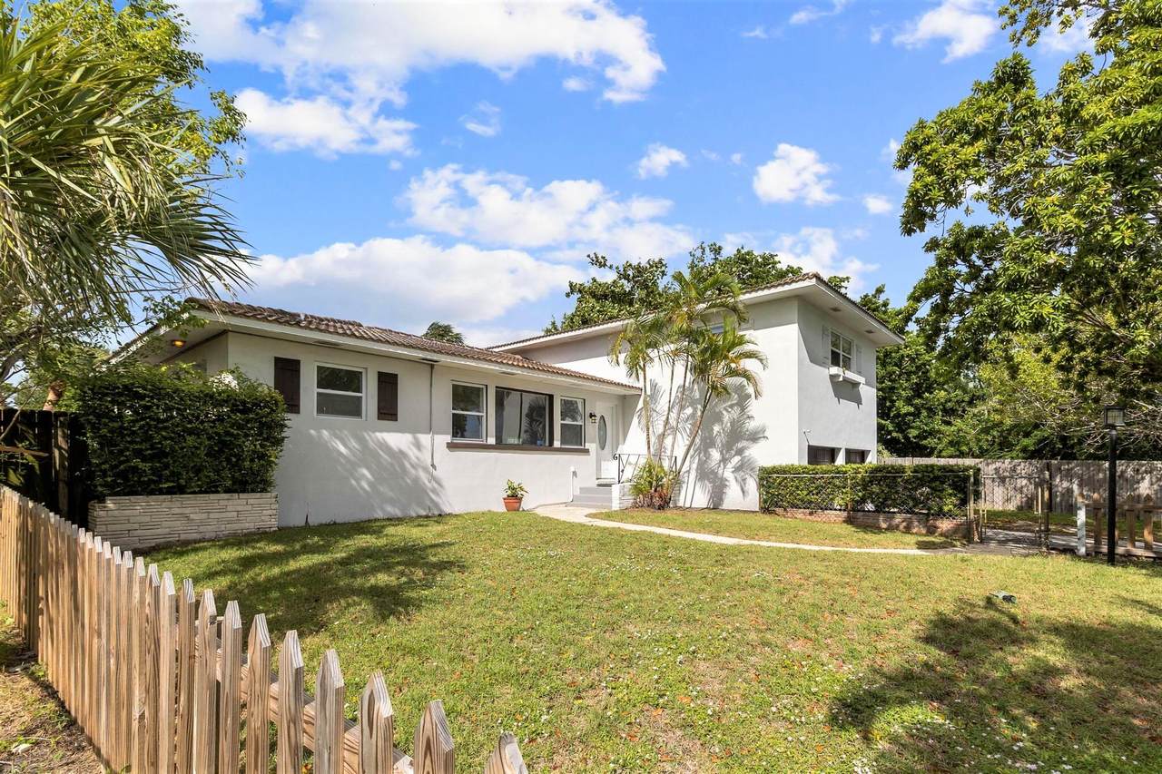 2402 Seacrest Boulevard - Photo 1
