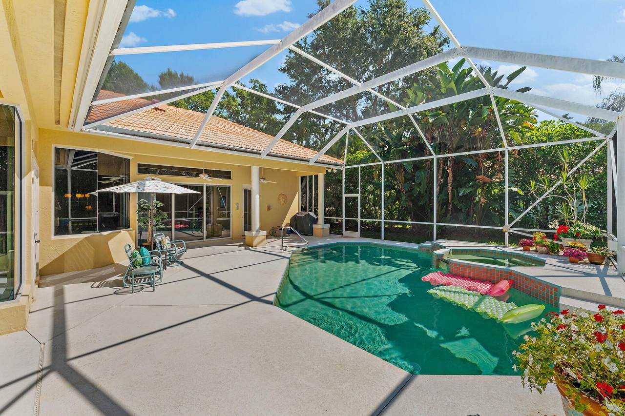 125 River Drive - Photo 1