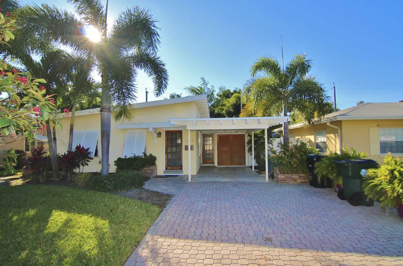 1317 Palmway - Photo 1