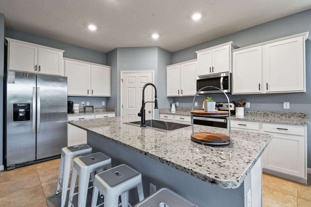 6449 Castlebrook Avenue - Photo 1