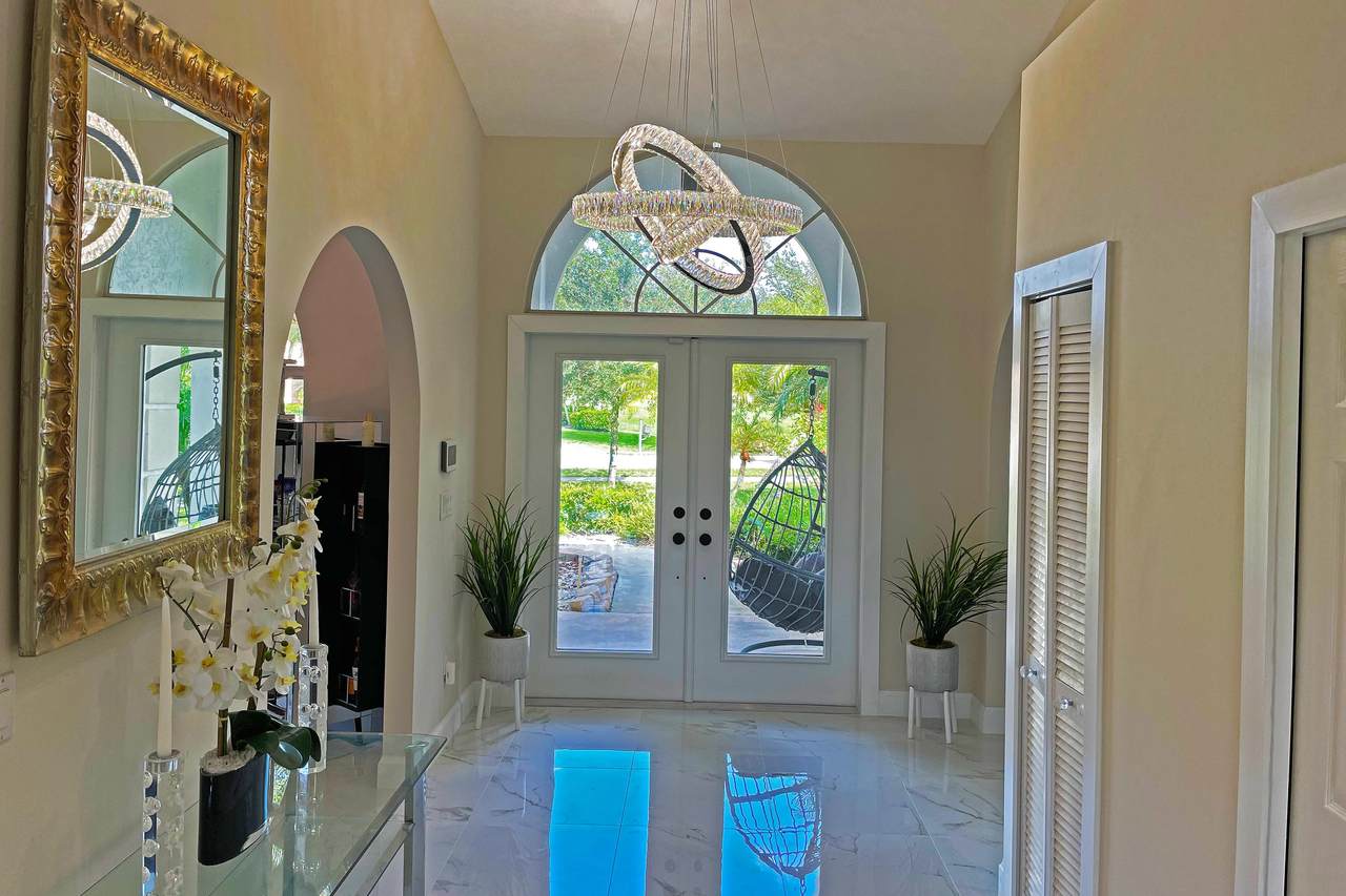 2835 Greenbriar Boulevard - Photo 1