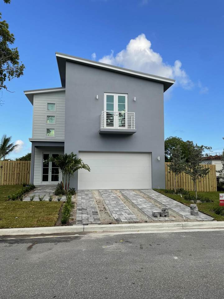 1519 Lakeside Drive - Photo 1