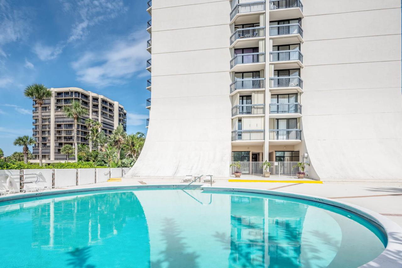 2425 Presidential Way - Photo 1
