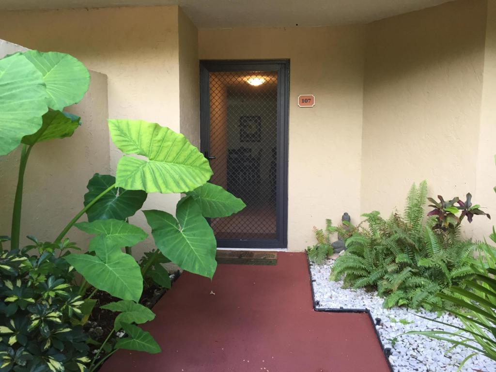 1915 Lavers Circle - Photo 1