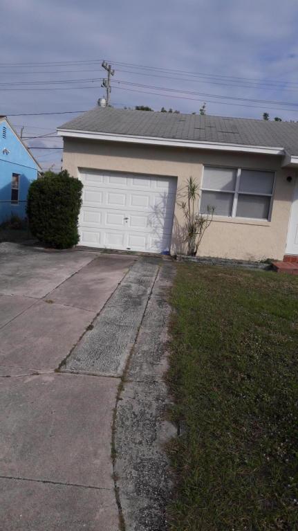 915 44th Street - Photo 1