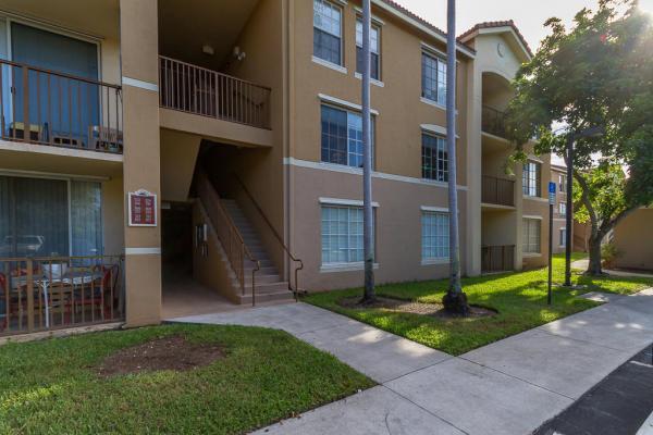 920 Villa Circle - Photo 1