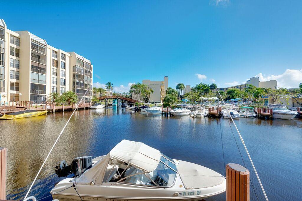 4 Royal Palm Way - Photo 1