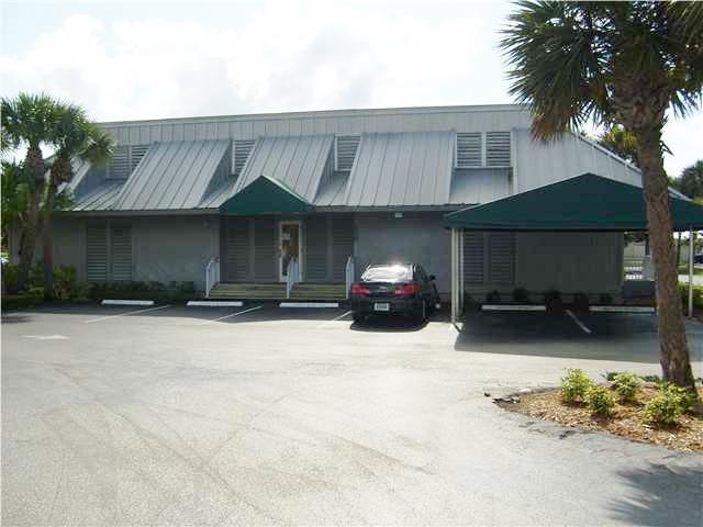 585 Macarthur Boulevard - Photo 1