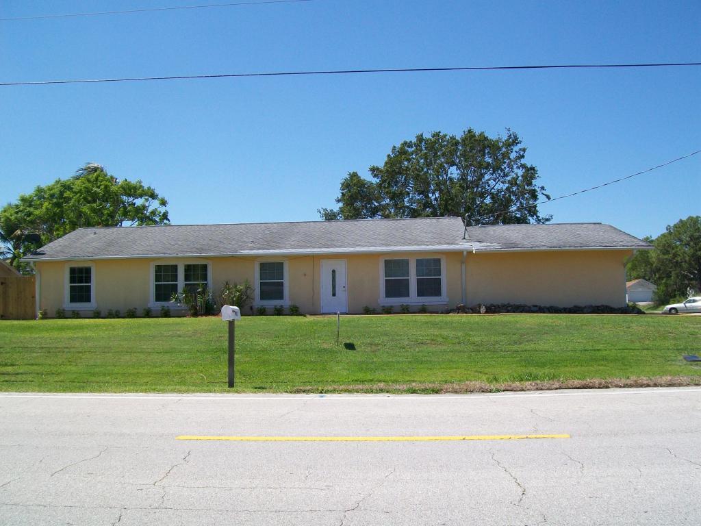 392 Lakehurst Drive - Photo 1