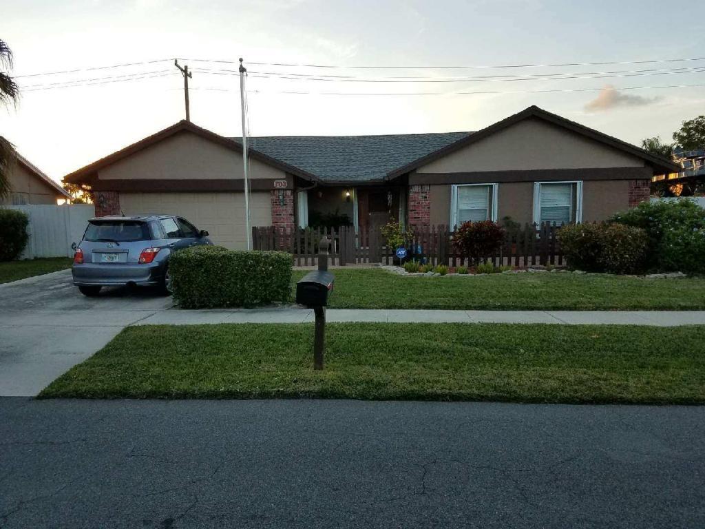 703 11th Street - Photo 1