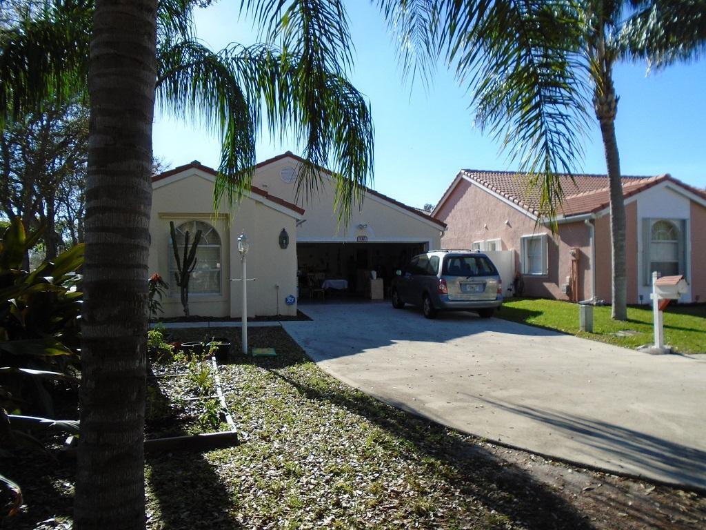 117 Applewood Drive - Photo 1