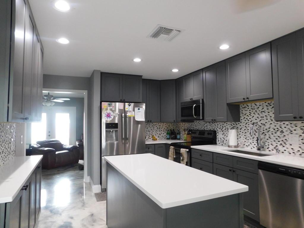 1177 Gastador Avenue - Photo 1