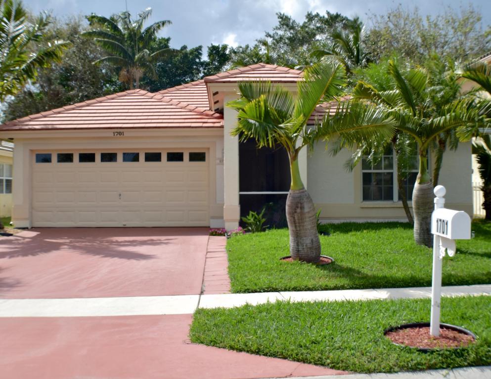 1701 Club Drive - Photo 1