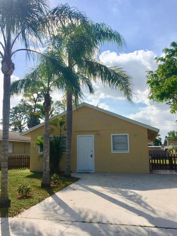 521 Perry Avenue - Photo 1