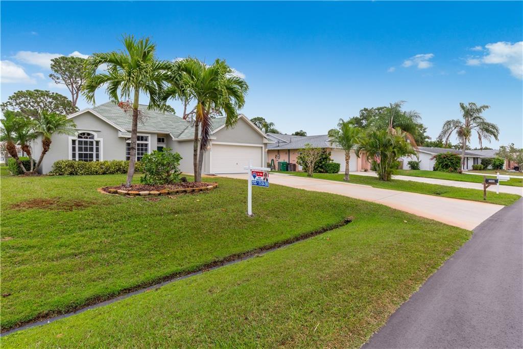 1549 Cambridge Drive - Photo 1