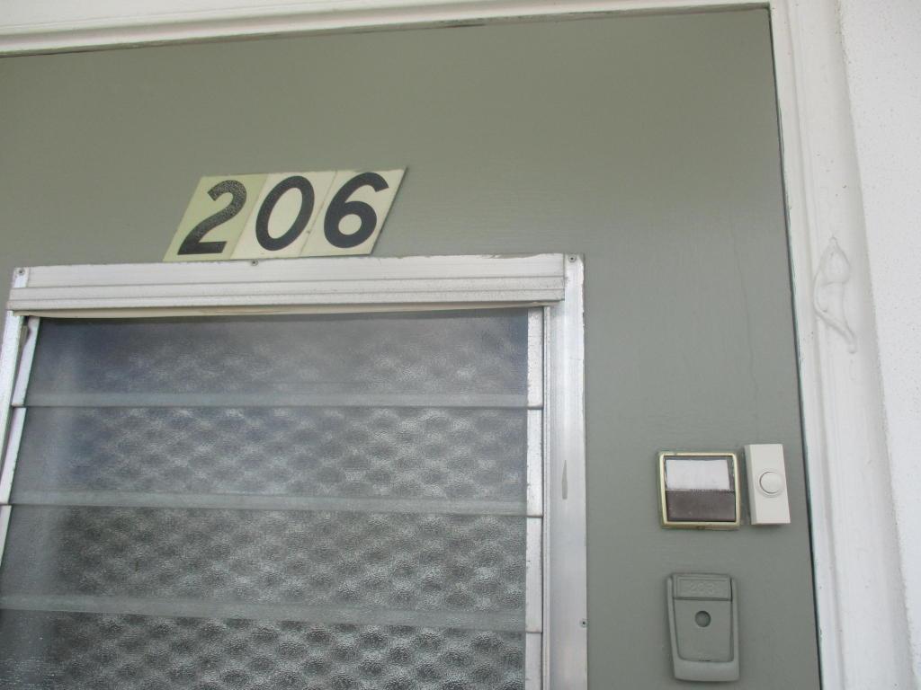 206 Wellington - Photo 1