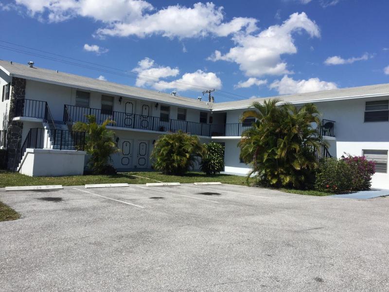 1127 Federal Highway - Photo 1