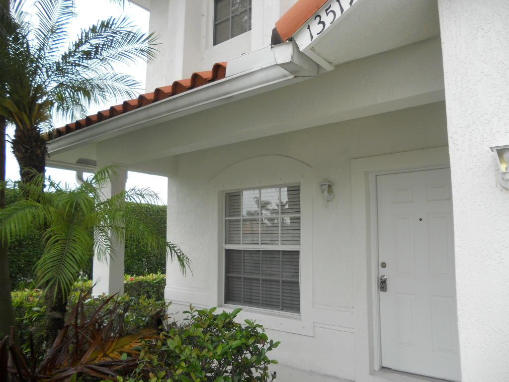 13519 Fountain View Boulevard - Photo 1