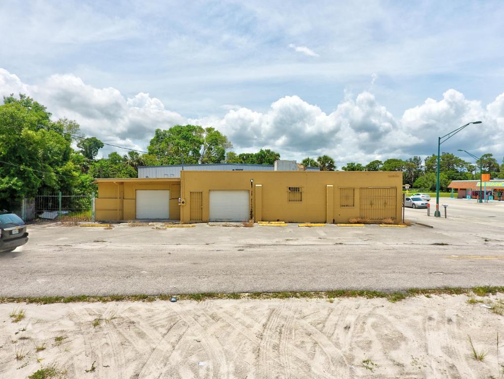 2001 Orange Avenue - Photo 1