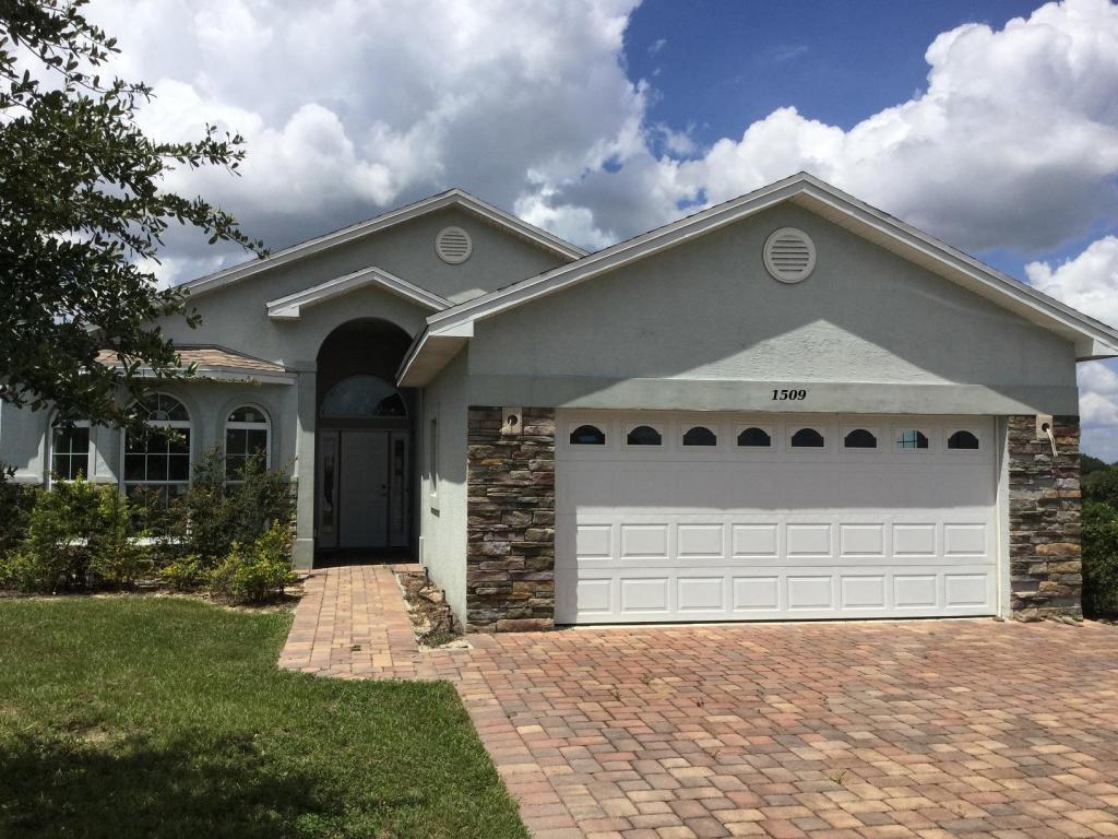 1509 Stone Ridge Circle - Photo 1