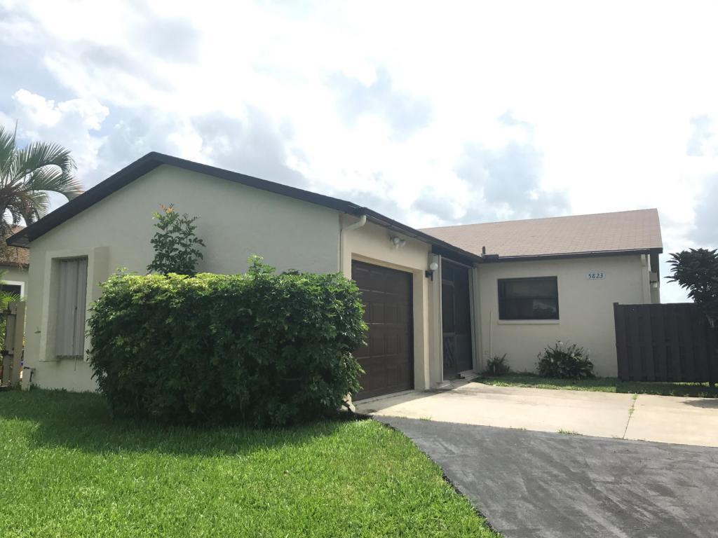 5823 Mirror Lakes Boulevard - Photo 1