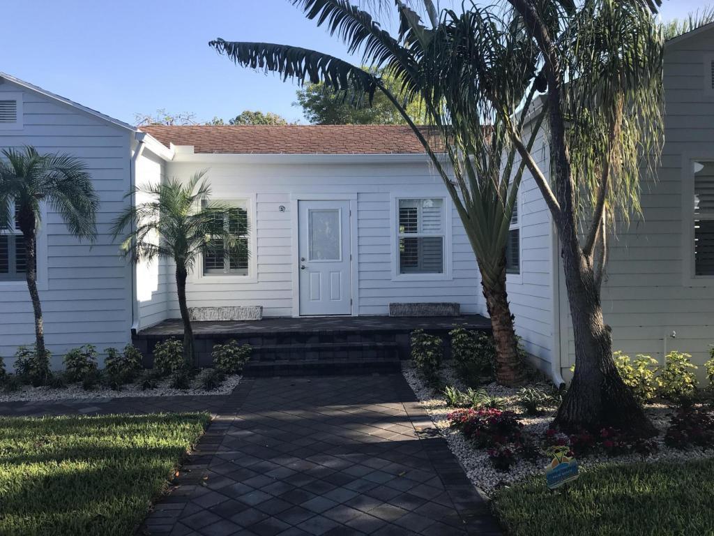 215 13th Street - Photo 1