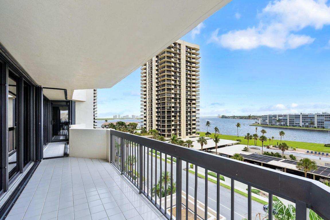 108 Lakeshore Drive - Photo 1