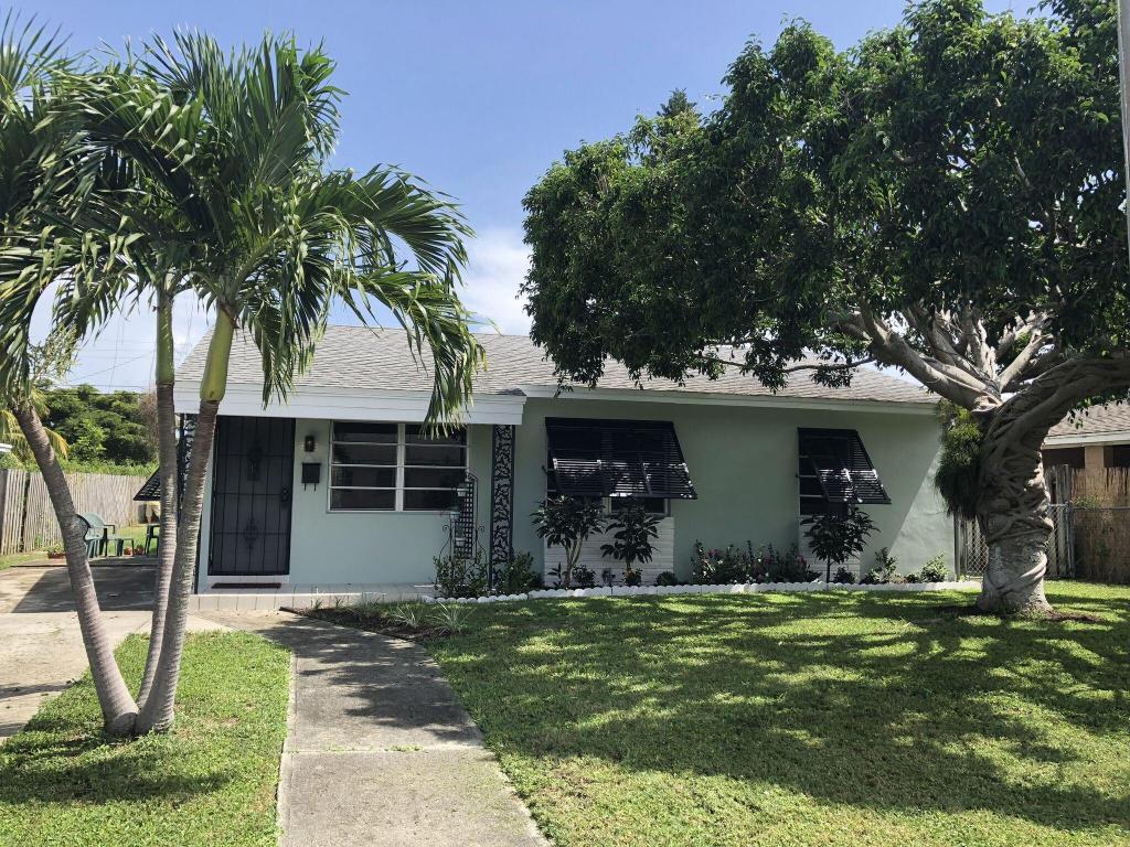 915 Macy Street - Photo 1