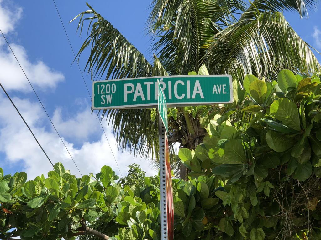 1286 Patricia Avenue - Photo 1
