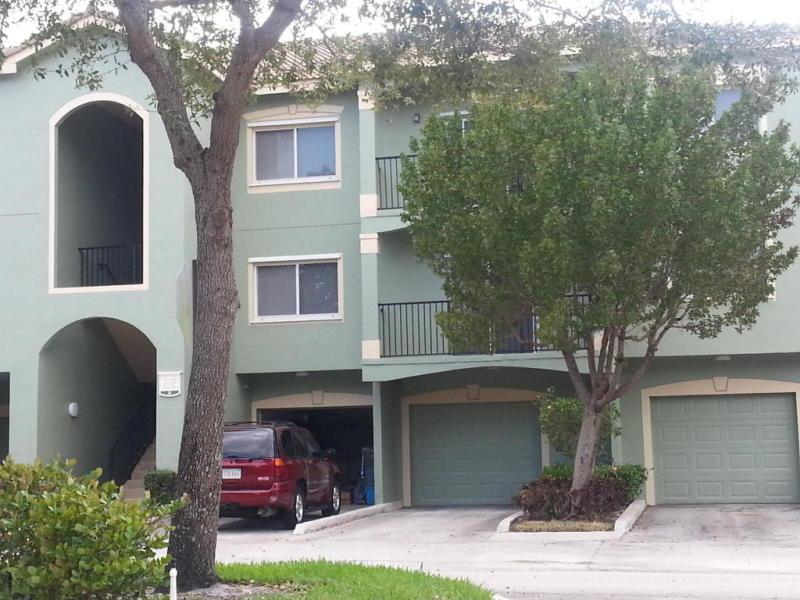 350 Crestwood Circle - Photo 1