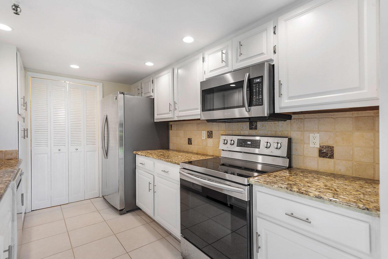 899 Jeffery Street - Photo 1