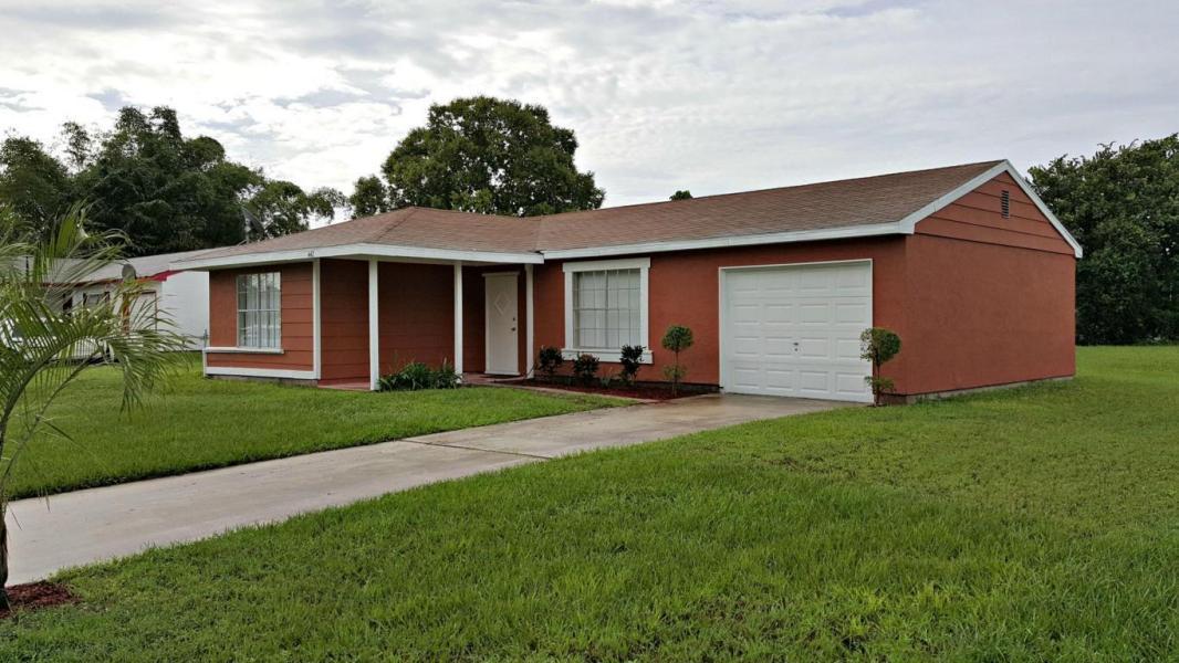 442 Belmont Circle - Photo 1