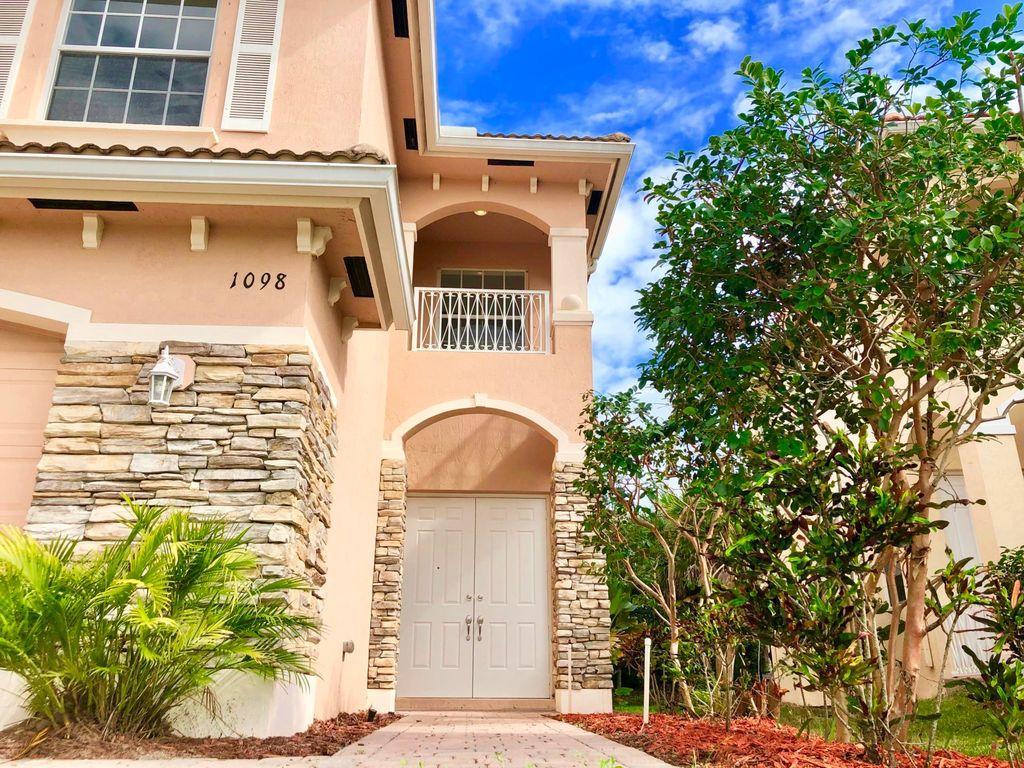 1098 Leonardo Circle - Photo 1
