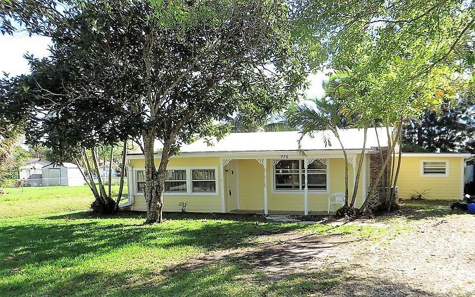 976 34th Terrace - Photo 1