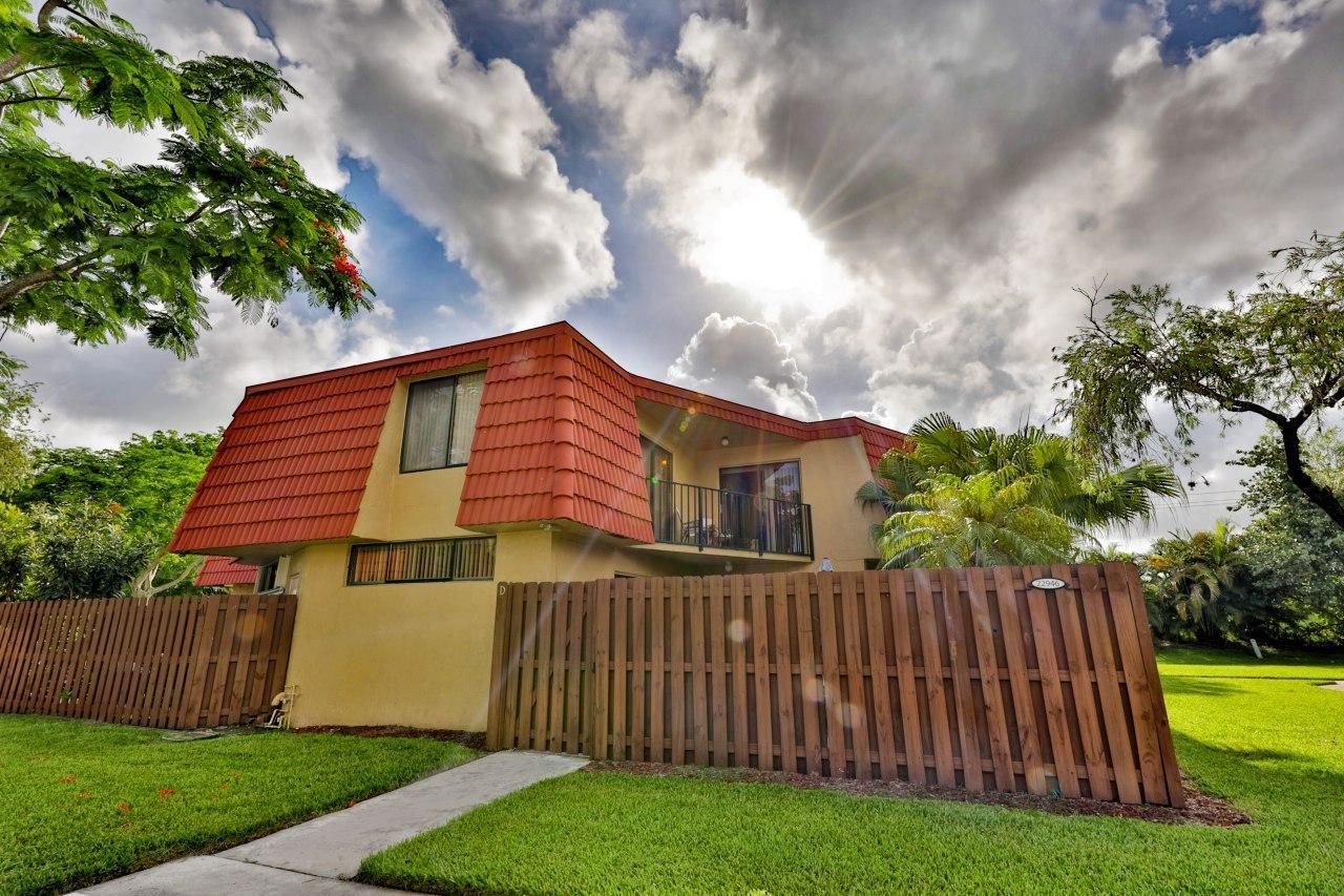 22946 Oxford Place - Photo 1