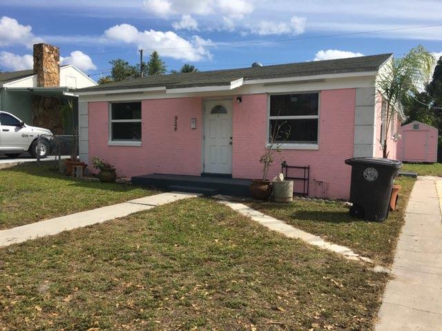 924 30th Court - Photo 1