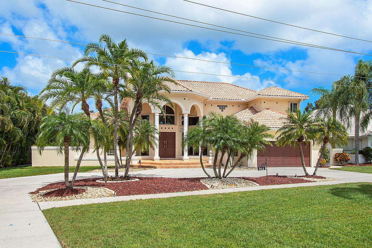 311 Country Club Boulevard - Photo 1