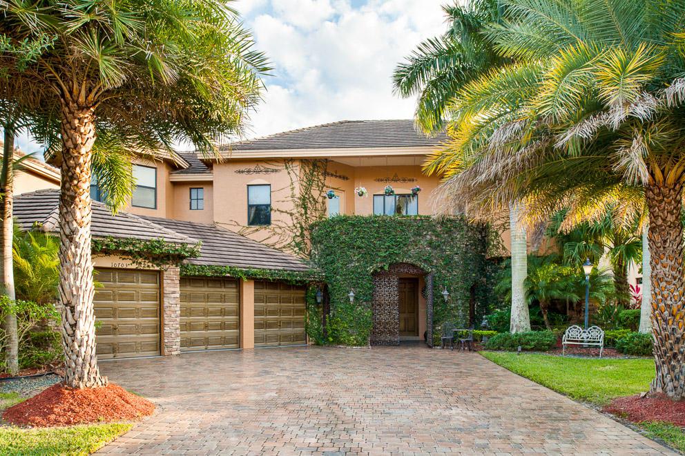 10703 Versailles Boulevard - Photo 1