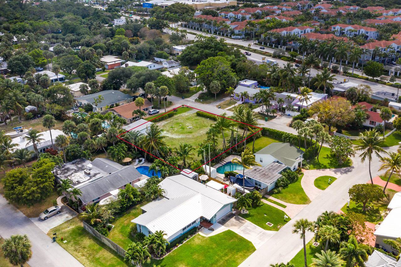 3215 Palm Drive - Photo 1